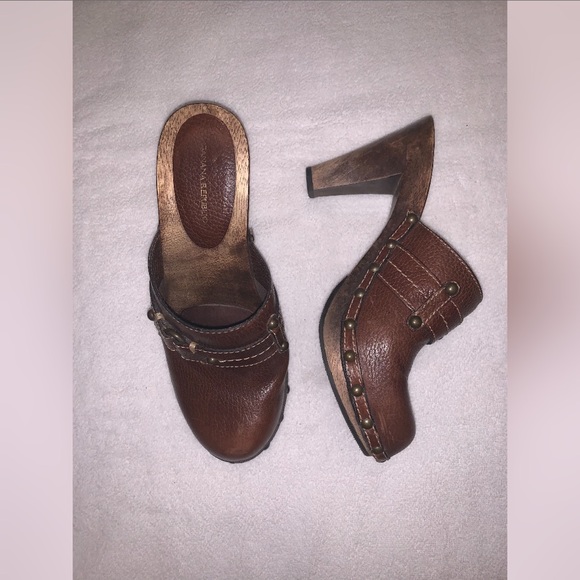 Banana Republic Heel - Picture 1 of 3